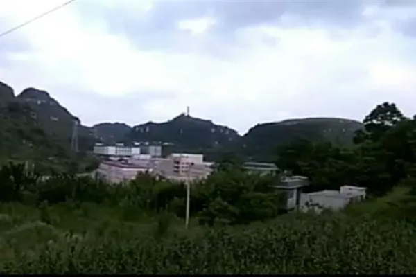 圣象人物故事：來回18里的山路，只為許下的承諾！.jpg