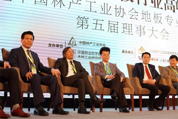 久盛控股集團董事局主席張恩玖論地板產(chǎn)業(yè)轉(zhuǎn)型升級