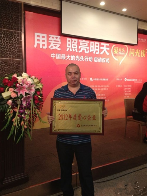 海清代言小水滴基金，聯(lián)合愛心企業(yè)詩尼曼助力公益