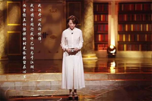 大家都說，這是一個浮躁的時代。我們渴望能活成自己想要的樣子，卻靜不下心來追逐夢想。我們羨慕別人的脫穎而出，又嘆息自己的懷才不遇。是因為那些人運氣好，還是他們善于積累，一旦時機成熟，便會嶄露頭角！