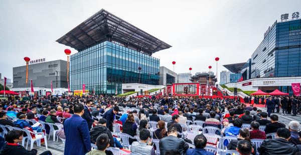 1跨頁設(shè)計(jì)第十三屆中國(東陽)木雕竹編工藝美術(shù)博覽會(huì)暨中國（東陽）木雕紅木產(chǎn)業(yè)發(fā)展大會(huì)在浙江東陽舉辦。.jpg